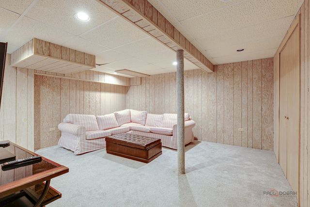 232 Stanton Court W, Buffalo Grove, IL 60089