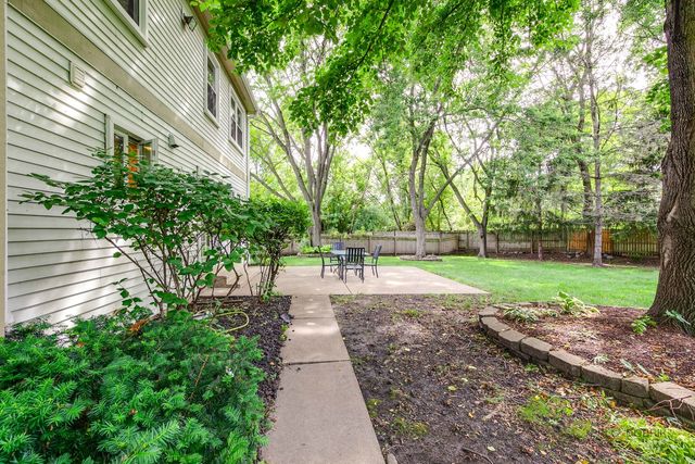 232 Stanton Court W, Buffalo Grove, IL 60089