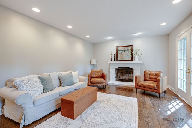 232 Stanton Court W, Buffalo Grove, IL 60089