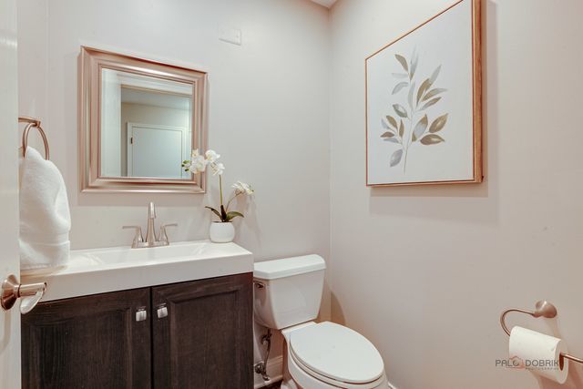 232 Stanton Court W, Buffalo Grove, IL 60089