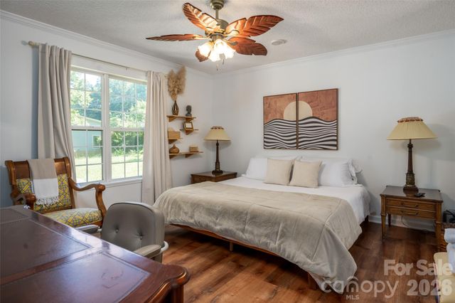 5 Sunwashed Way, Asheville, NC 28803