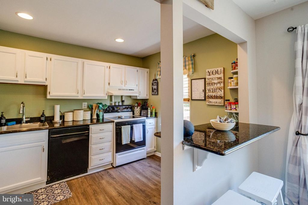 Image 16 of property listing at 912 HINGHAM HARBOUR, Pasadena, MD 21122