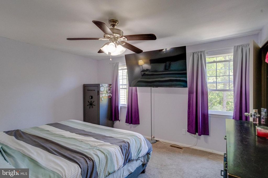 Image 25 of property listing at 912 HINGHAM HARBOUR, Pasadena, MD 21122