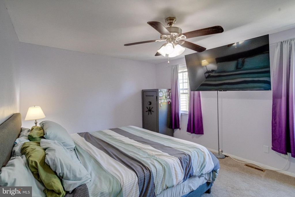 Image 26 of property listing at 912 HINGHAM HARBOUR, Pasadena, MD 21122