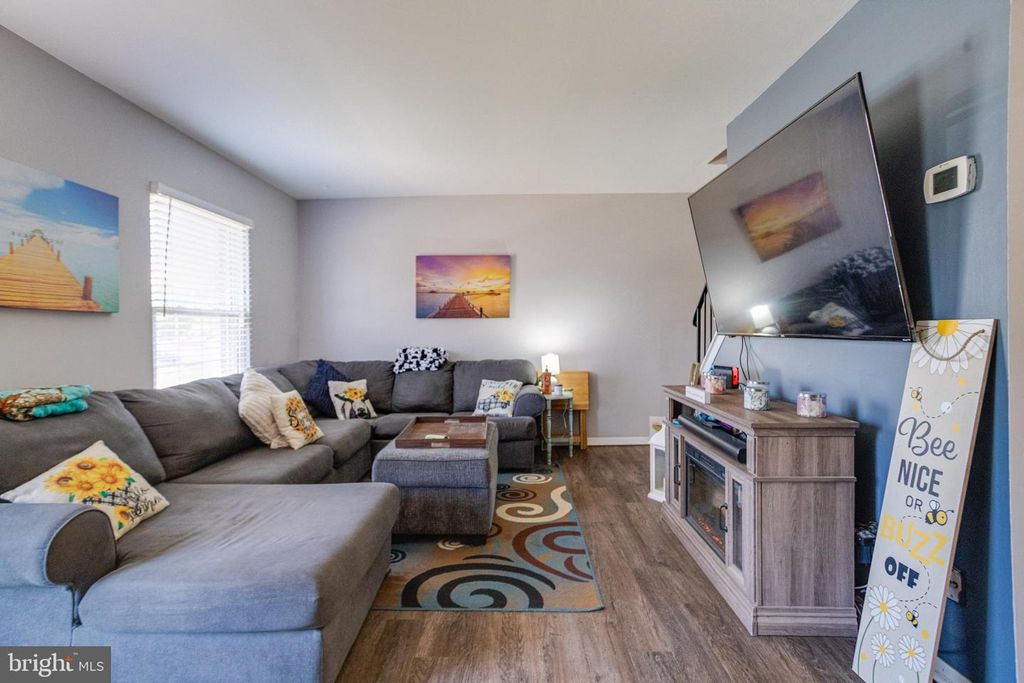 Image 3 of property listing at 912 HINGHAM HARBOUR, Pasadena, MD 21122