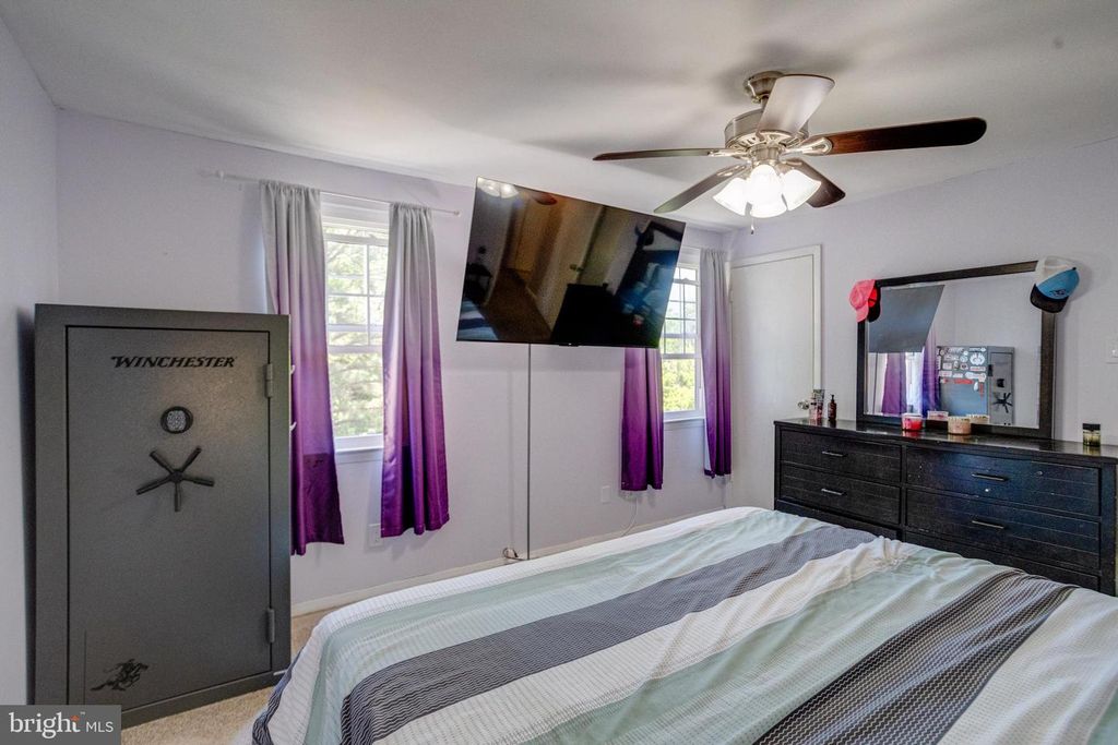Image 30 of property listing at 912 HINGHAM HARBOUR, Pasadena, MD 21122
