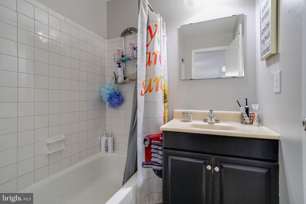 Image 31 of property listing at 912 HINGHAM HARBOUR, Pasadena, MD 21122