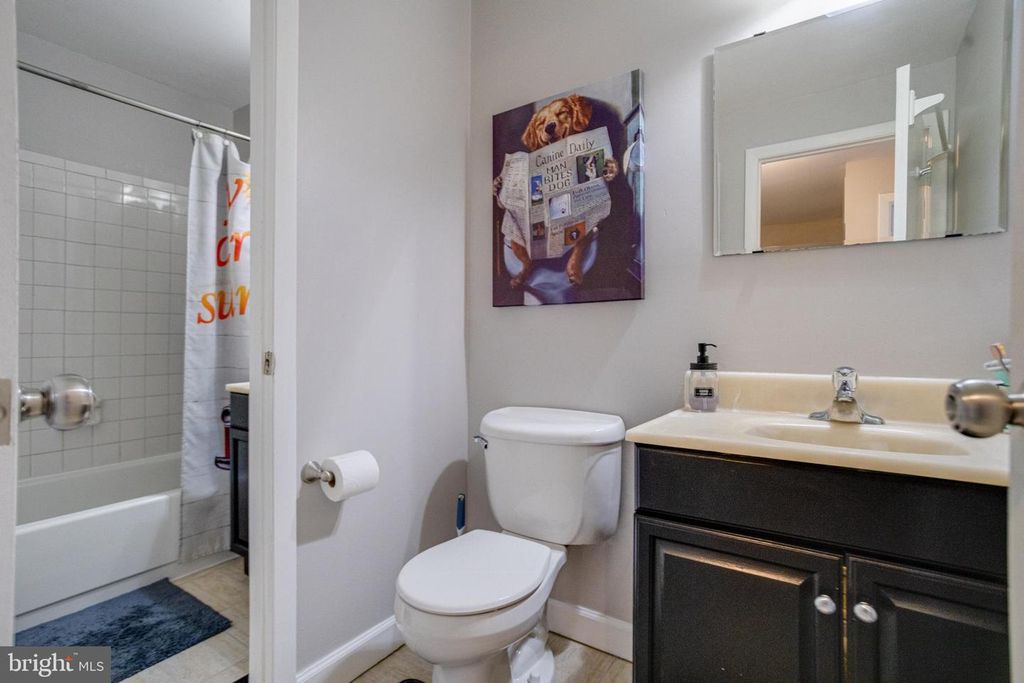 Image 32 of property listing at 912 HINGHAM HARBOUR, Pasadena, MD 21122