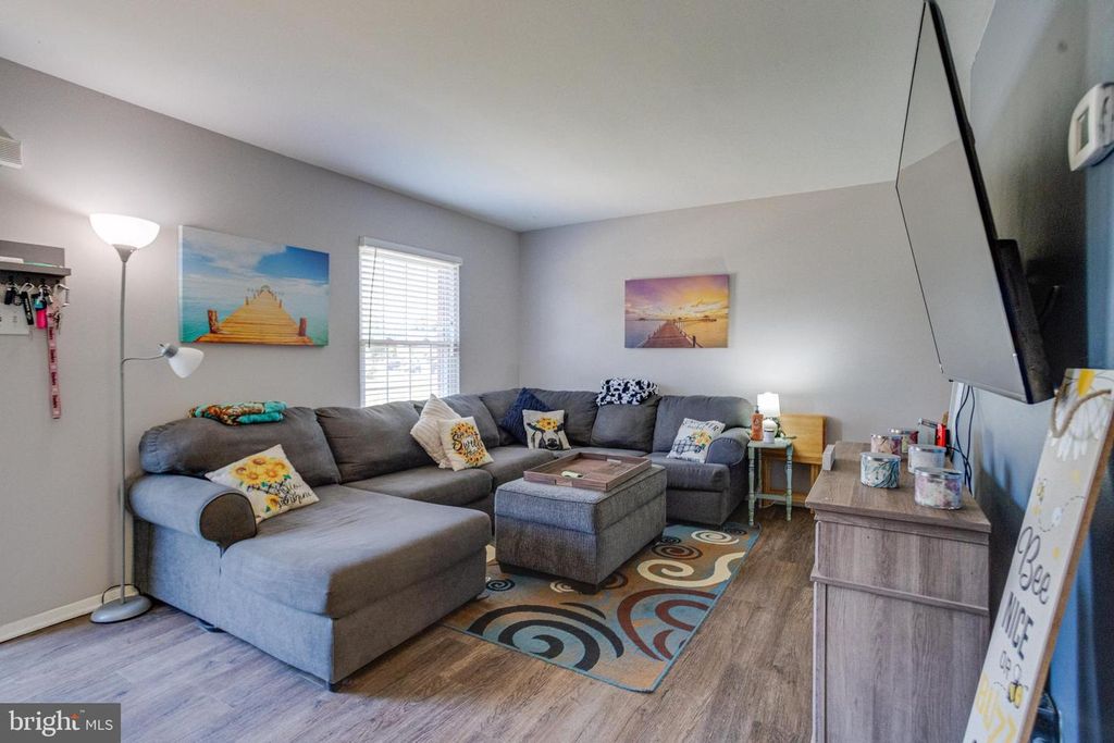 Image 4 of property listing at 912 HINGHAM HARBOUR, Pasadena, MD 21122