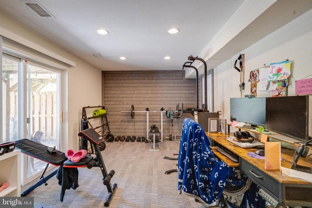 Image 40 of property listing at 912 HINGHAM HARBOUR, Pasadena, MD 21122