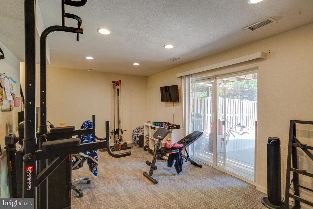 Image 43 of property listing at 912 HINGHAM HARBOUR, Pasadena, MD 21122
