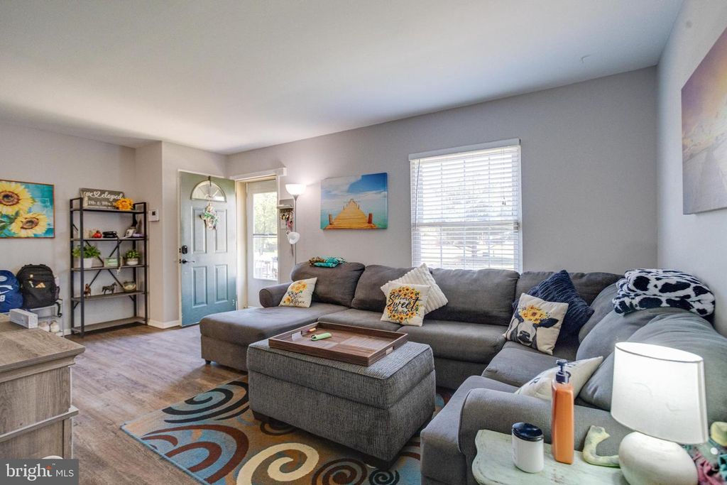 Image 5 of property listing at 912 HINGHAM HARBOUR, Pasadena, MD 21122