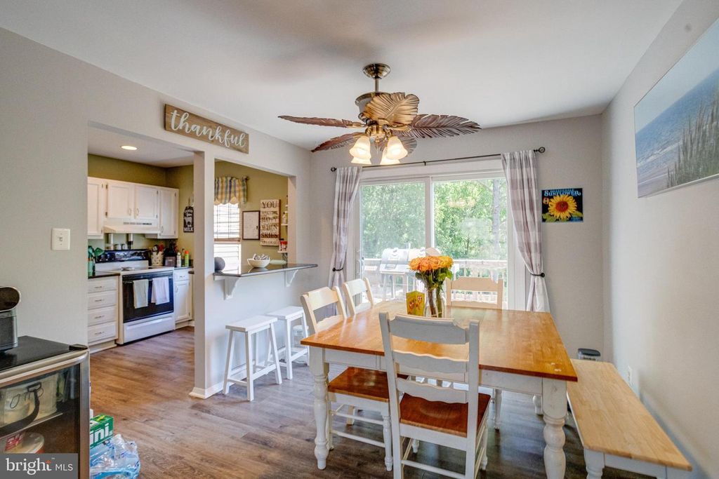 Image 9 of property listing at 912 HINGHAM HARBOUR, Pasadena, MD 21122