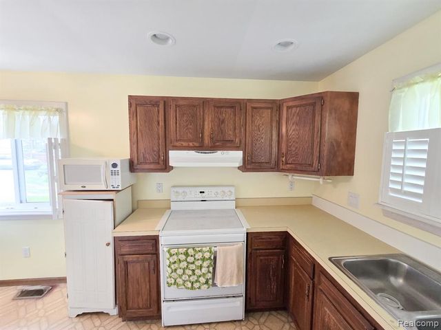 12929 Matthews Street, Carleton, MI 48117
