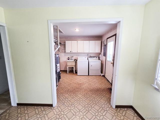 12929 Matthews Street, Carleton, MI 48117