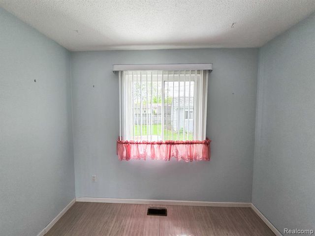 12929 Matthews Street, Carleton, MI 48117
