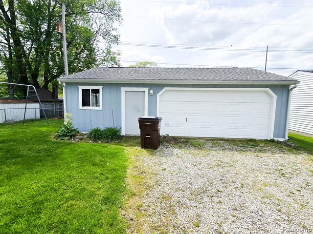 12929 Matthews Street, Carleton, MI 48117