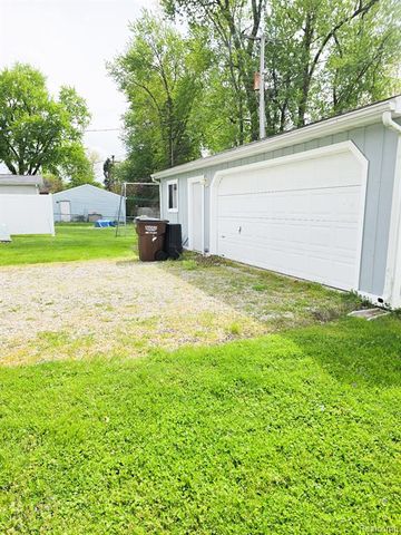 12929 Matthews Street, Carleton, MI 48117