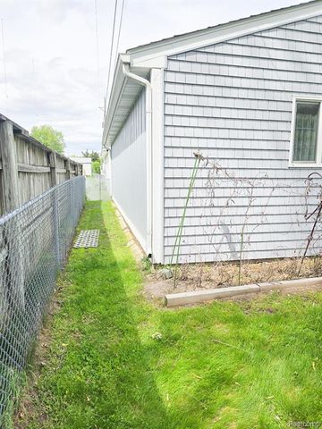 12929 Matthews Street, Carleton, MI 48117