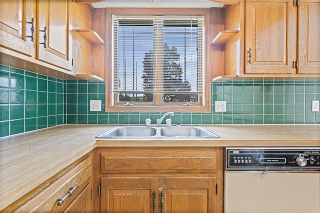 505 NW 87th Terrace, Kansas City, MO 64155