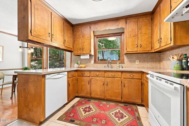 7825 Country Knoll Road, Bahama, NC 27503