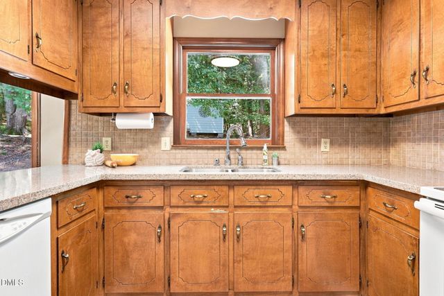 7825 Country Knoll Road, Bahama, NC 27503