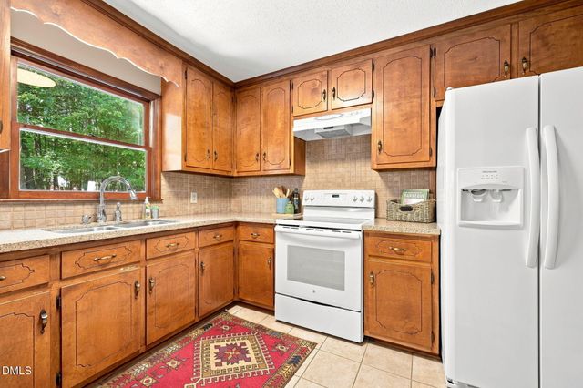 7825 Country Knoll Road, Bahama, NC 27503