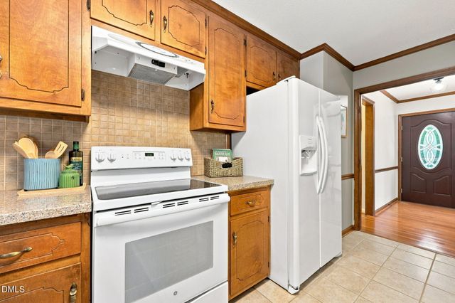 7825 Country Knoll Road, Bahama, NC 27503