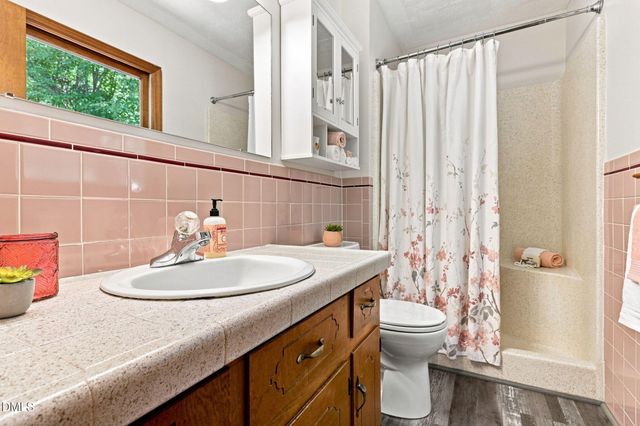 7825 Country Knoll Road, Bahama, NC 27503