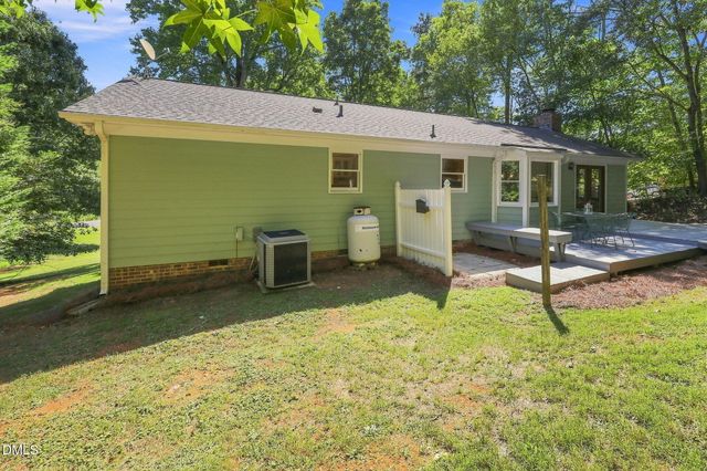 7825 Country Knoll Road, Bahama, NC 27503