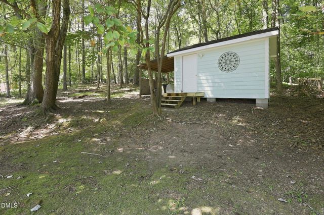 7825 Country Knoll Road, Bahama, NC 27503