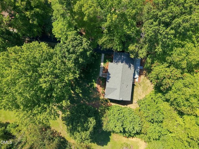 7825 Country Knoll Road, Bahama, NC 27503