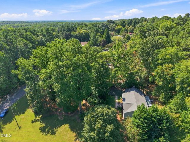 7825 Country Knoll Road, Bahama, NC 27503