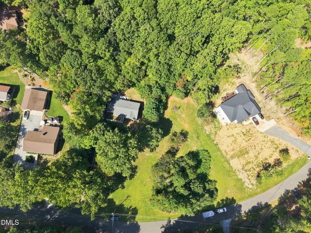 7825 Country Knoll Road, Bahama, NC 27503