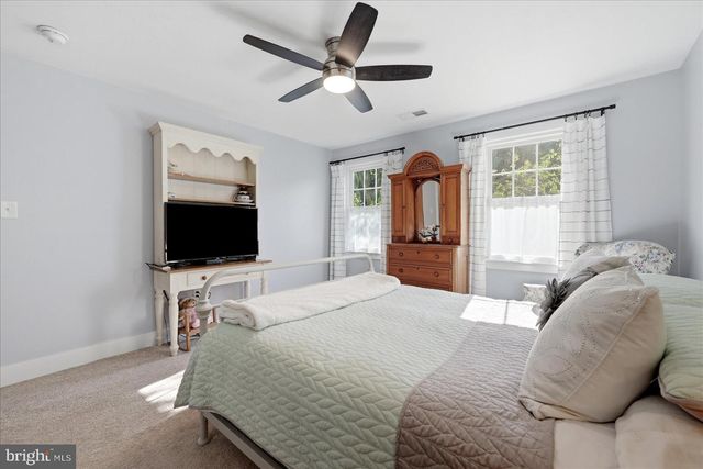 12462 CAVALIER DR, Woodbridge, VA 22192