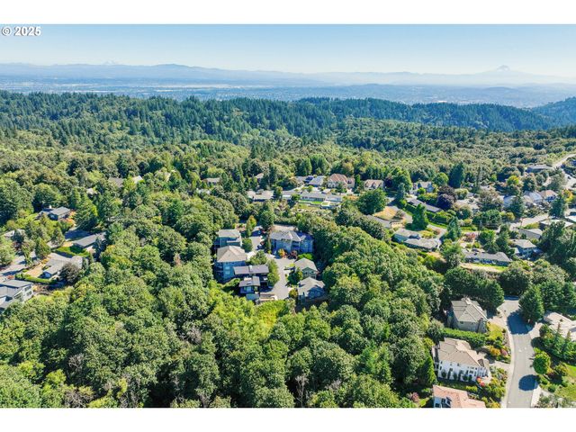 8049 Nw PROMINENCE Ct, Portland, OR 97229