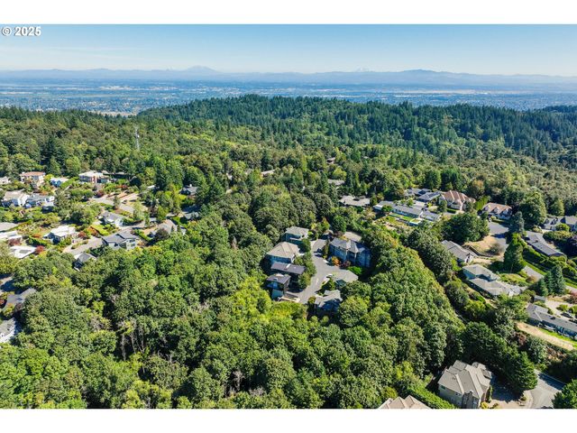 8049 Nw PROMINENCE Ct, Portland, OR 97229