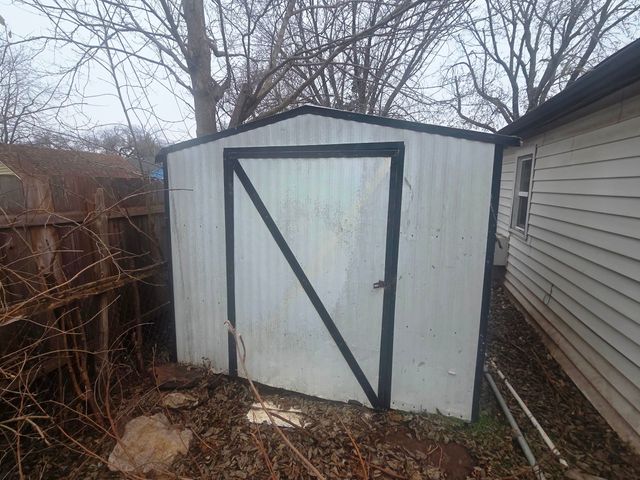 918 S Sedgwick, Wichita, KS 67213