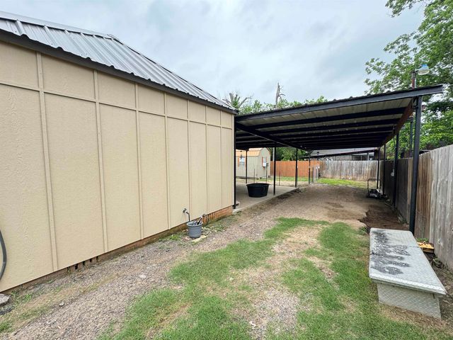 216 Rogers Street, Henderson, TX 75654
