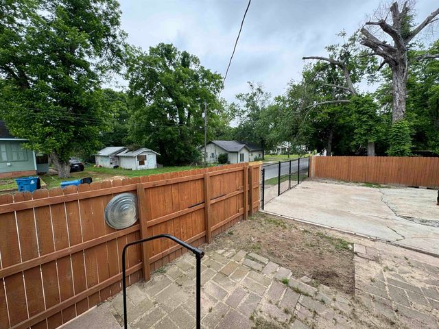 216 Rogers Street, Henderson, TX 75654