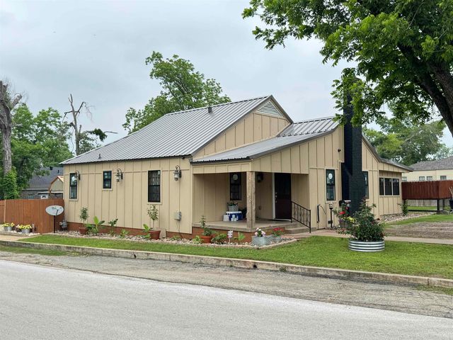 216 Rogers Street, Henderson, TX 75654