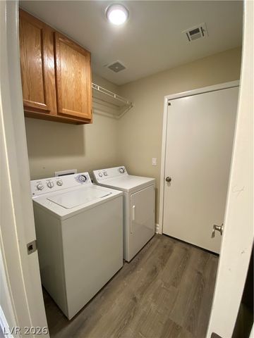 824 SPARKLE RAY Avenue, Las Vegas, NV 89123