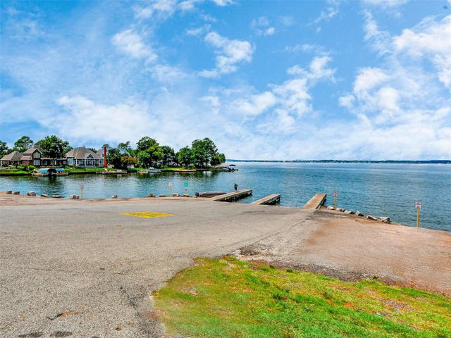 13051 Clearview Drive, Willis, TX 77318