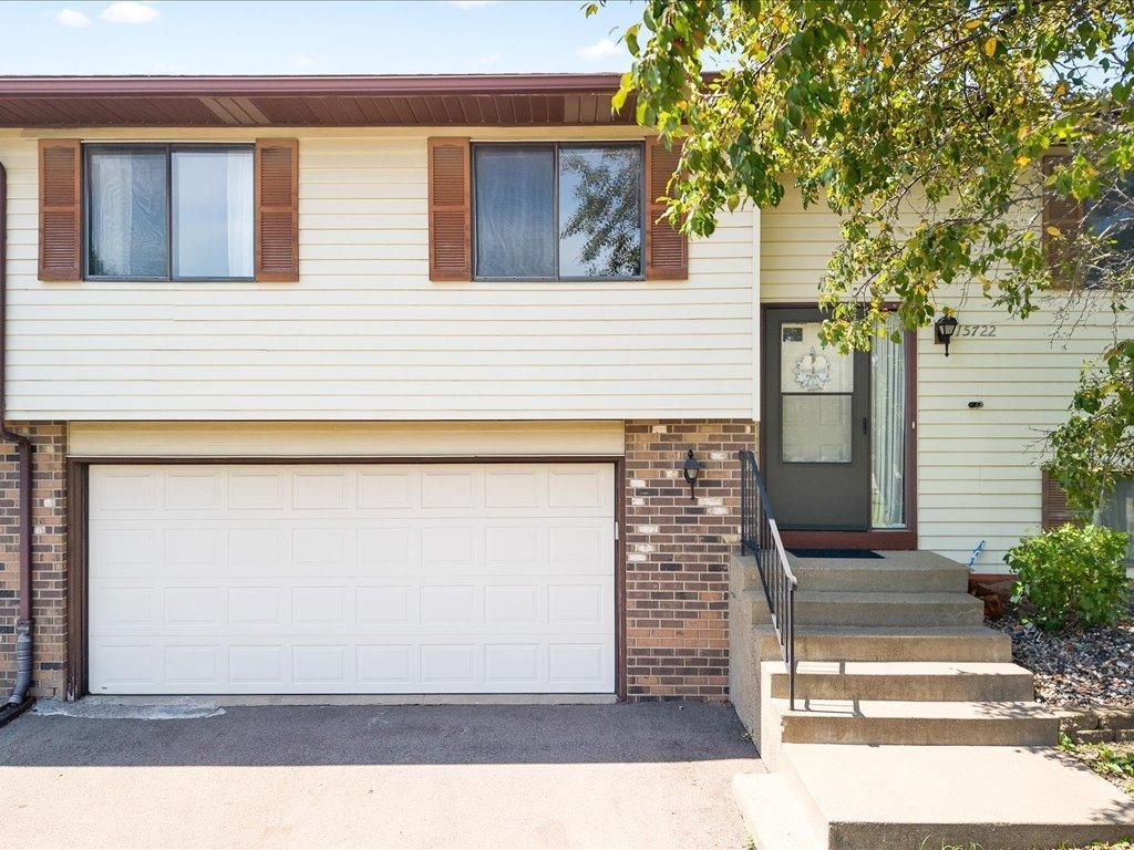 15722 Griffon Court, Apple Valley, MN 55124