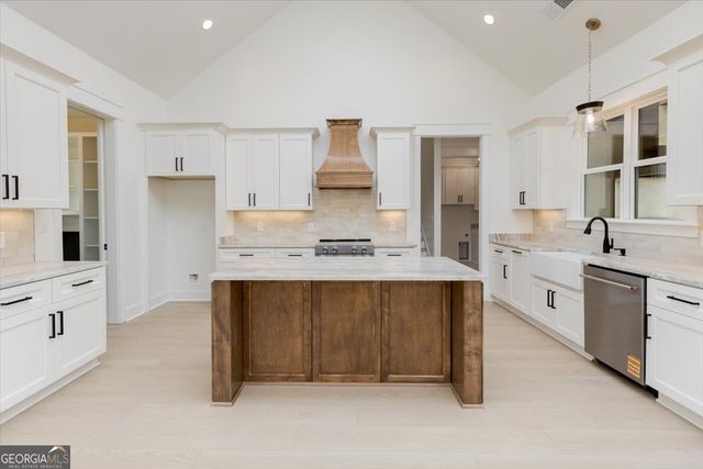 6975 Columbus Road, Lizella, GA 31052