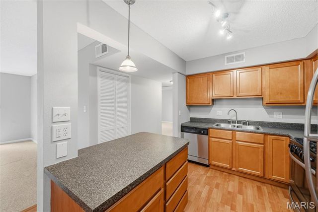 1445 Willow Brook Cove 9, St Louis, MO 63146
