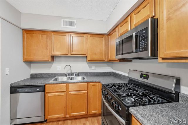 1445 Willow Brook Cove 9, St Louis, MO 63146