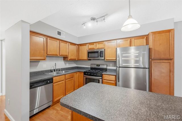 1445 Willow Brook Cove 9, St Louis, MO 63146