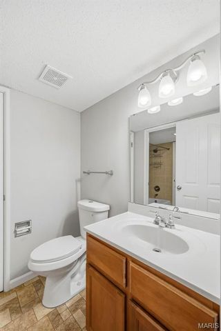 1445 Willow Brook Cove 9, St Louis, MO 63146