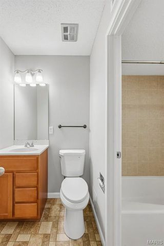 1445 Willow Brook Cove 9, St Louis, MO 63146